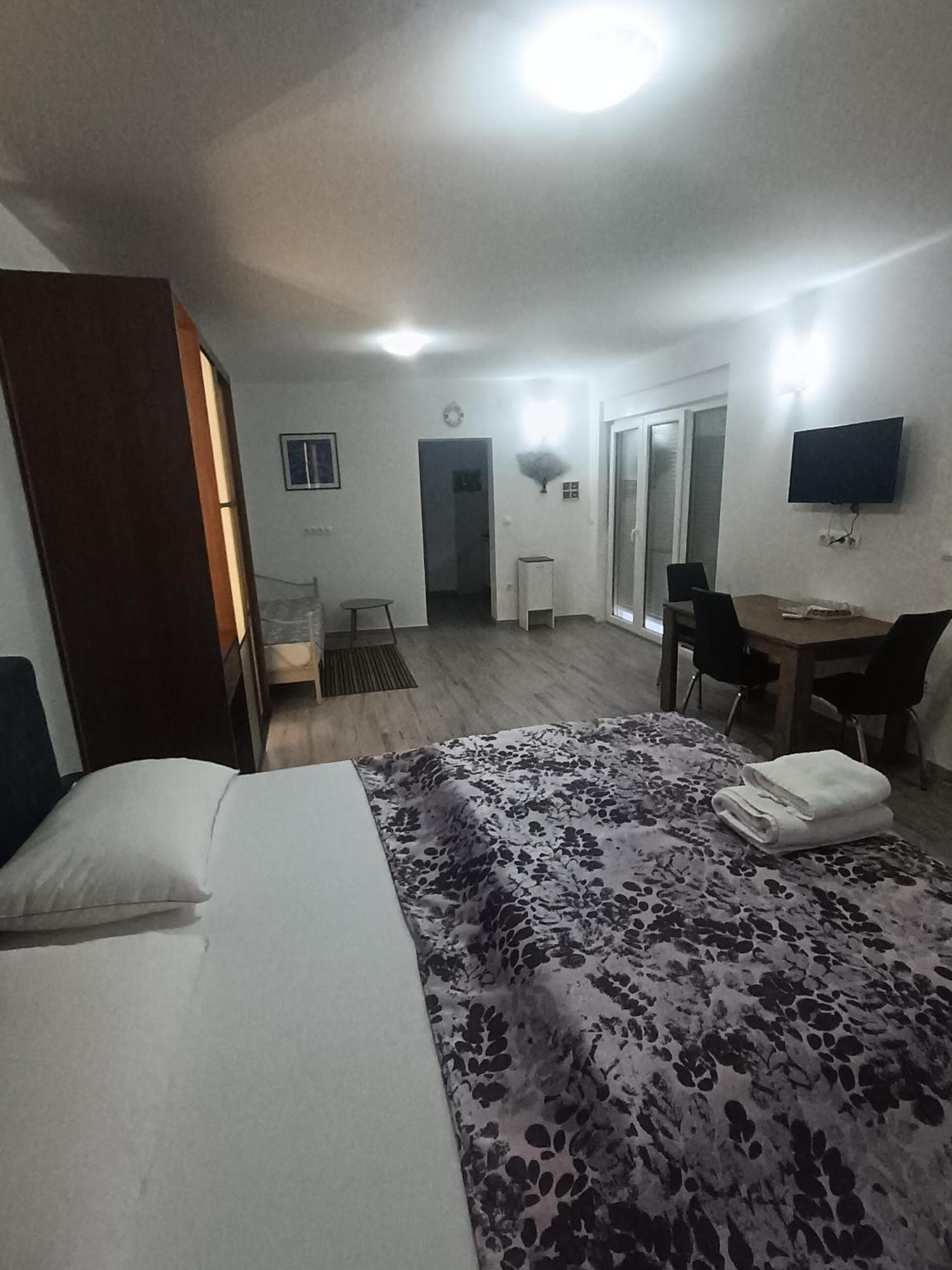 Faveria Apartments Amphitheater With Free Parking بولا الغرفة الصورة