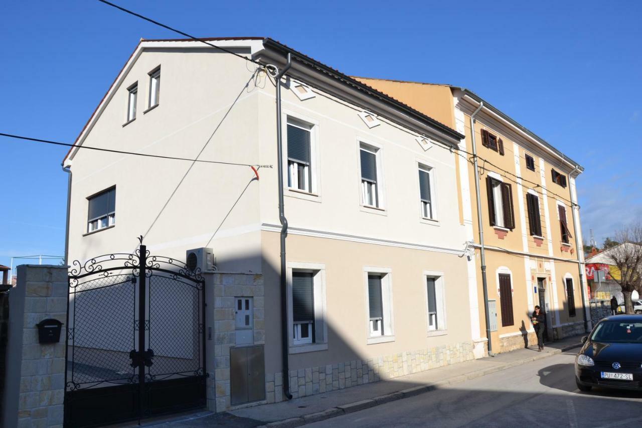 Faveria Apartments Amphitheater With Free Parking بولا المظهر الخارجي الصورة